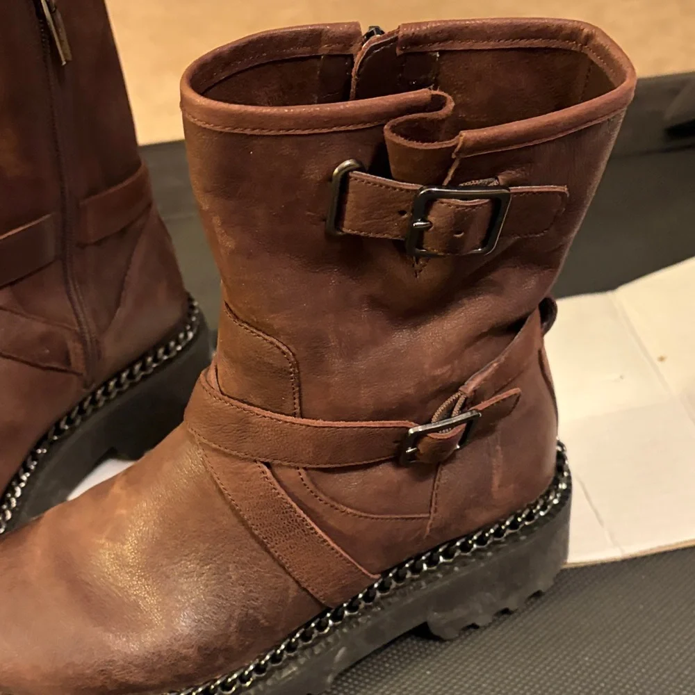 Vince Camuto Dark Brown Combat style Boots. 8M/ 38.5. Side zip. - Picture 5 of 13